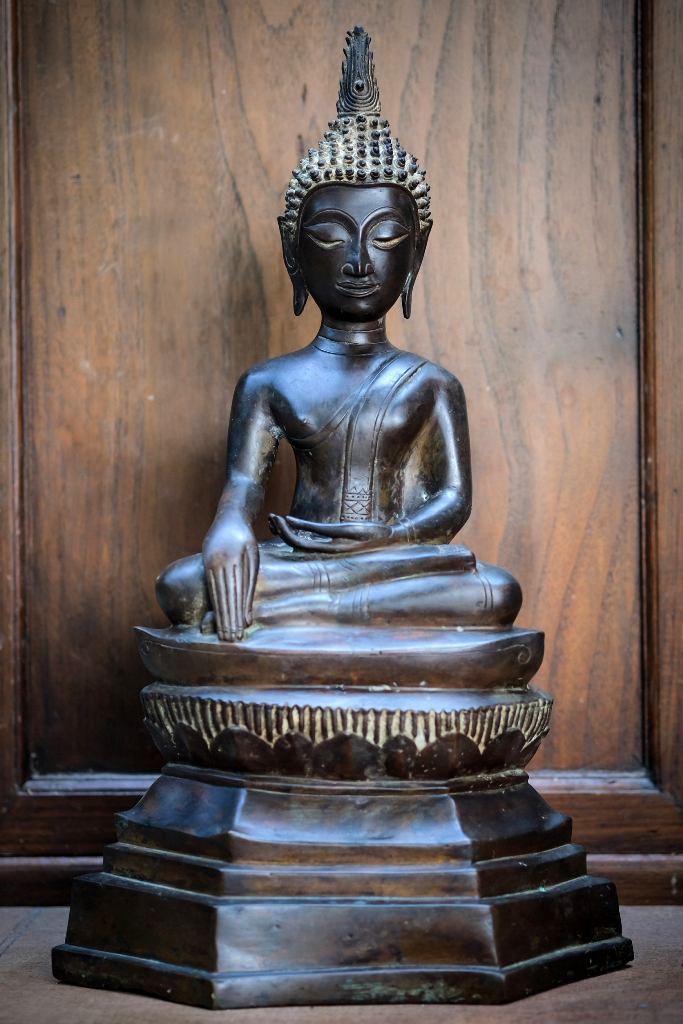 Extremely Rare 18C Sitting Bronze Laos Buddha #DW401