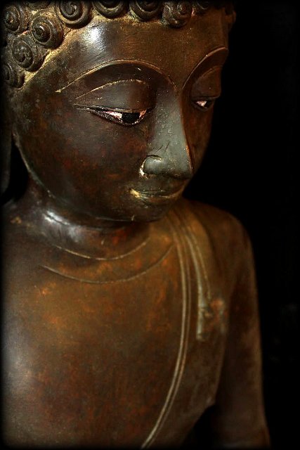 Extremely Rare 18C Bronze Chiangsang Buddha # B02-23