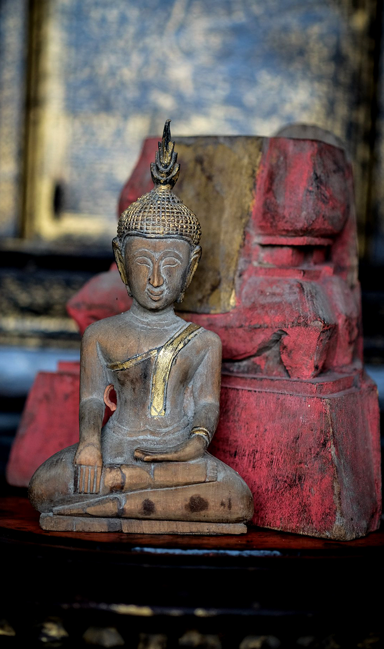 #woodthaibuddha #thaibuddha #lannabuddha #buddha #buddhas 3buddhastatue #antiquebuddha #antiquebuddhas #buddhaforsale