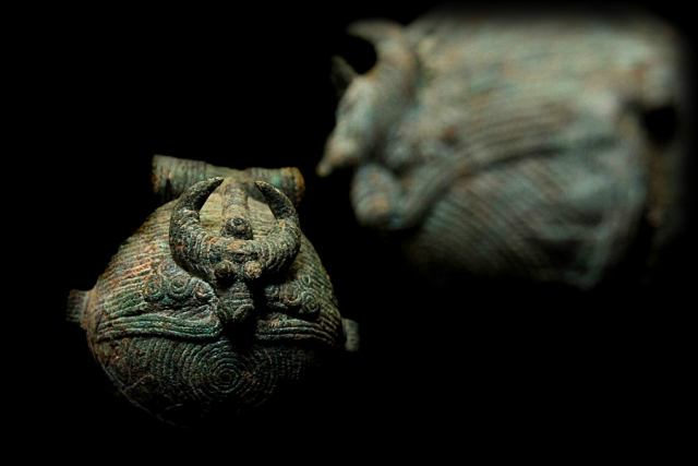 Extremely Rare 16C Vietnam Bronze Dong Song Bell. #BB094