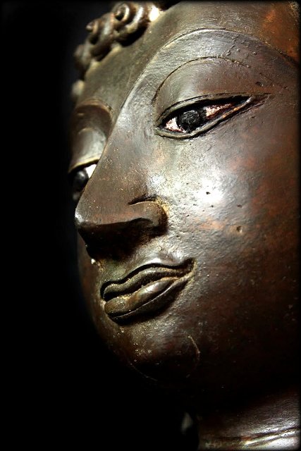 Extremely Rare 18C Bronze Chiangsang Buddha # B02-23