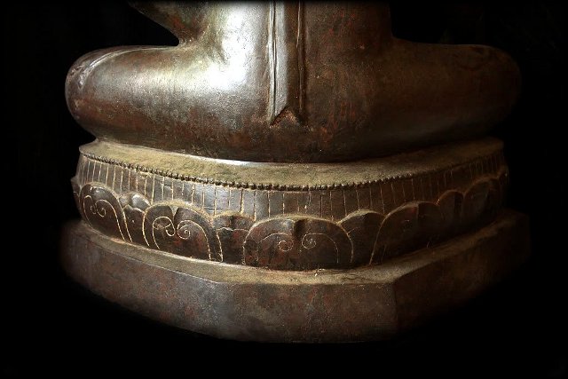 Extremely Rare 18C Bronze Chiangsang Buddha # B02-23