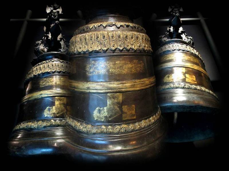Fantastic 19C Bronze Thai Lanna Temple Bell #02