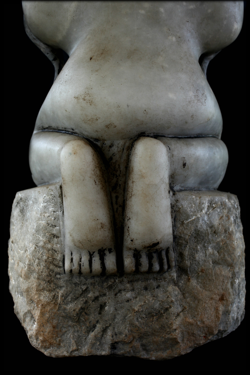 Extremely Rare 17C Alabaster Sitting Crowned Ava Buddha #DW016