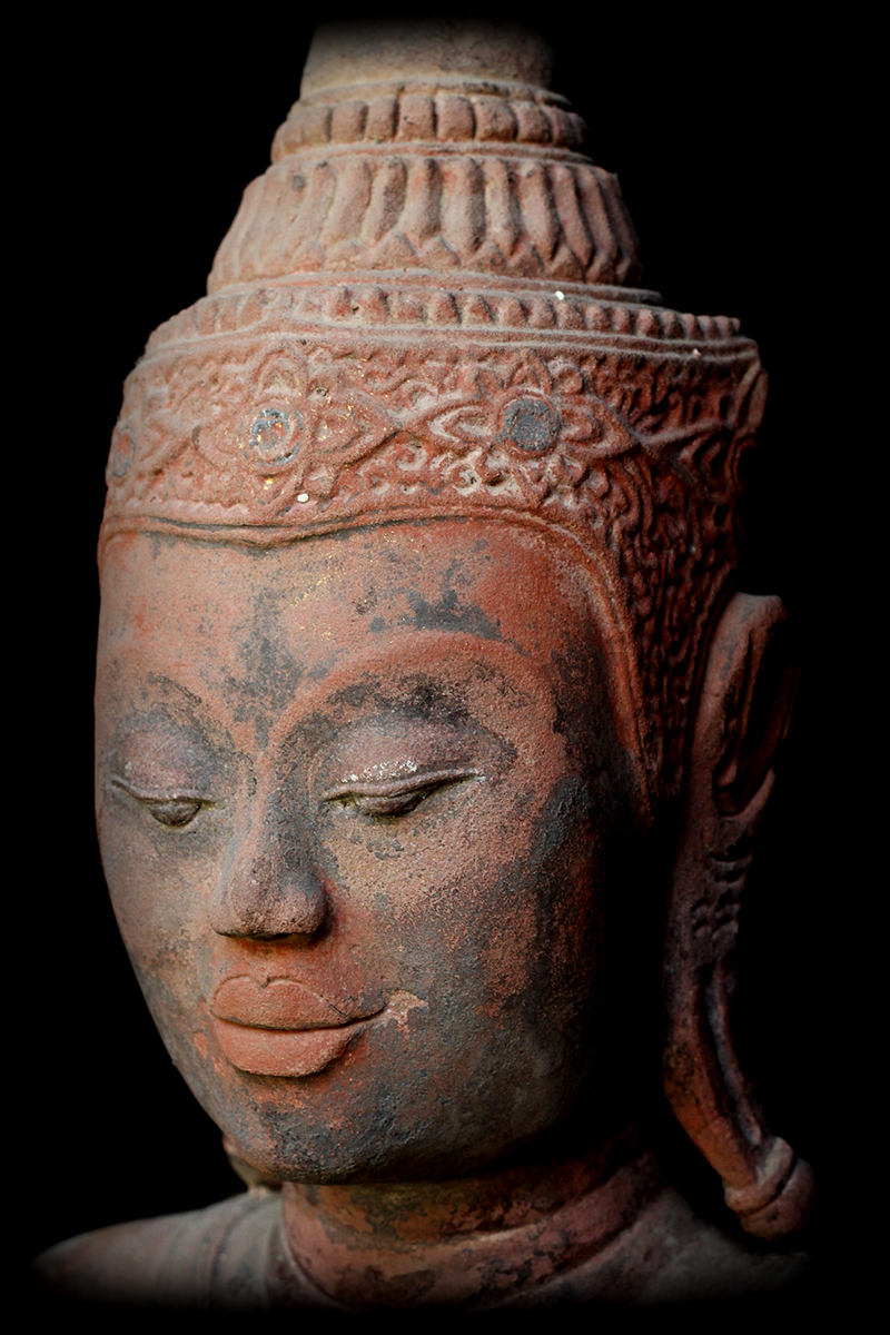 #uthongbuddha #thaibuddha #buddha #Buddhastatue #sandstonebuddha #antiquebuddhas #antiquebuddha 