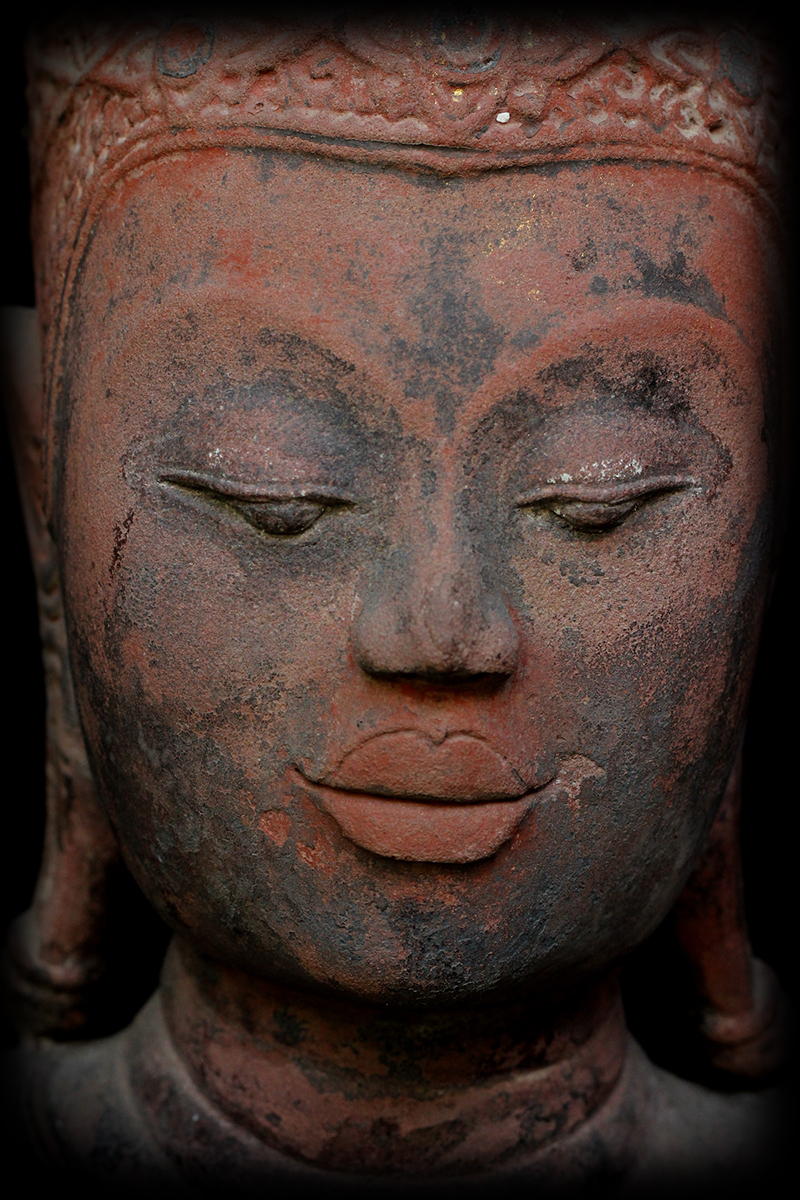#uthongbuddha #thaibuddha #buddha #Buddhastatue #sandstonebuddha #antiquebuddhas #antiquebuddha 
