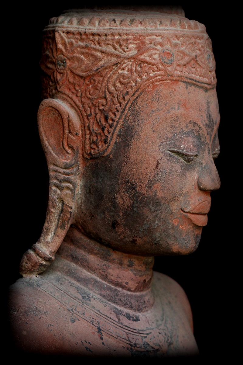 #uthongbuddha #thaibuddha #buddha #Buddhastatue #sandstonebuddha #antiquebuddhas #antiquebuddha 