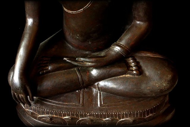 Extremely Rare 18C Bronze Chiangsang Buddha # B02-23
