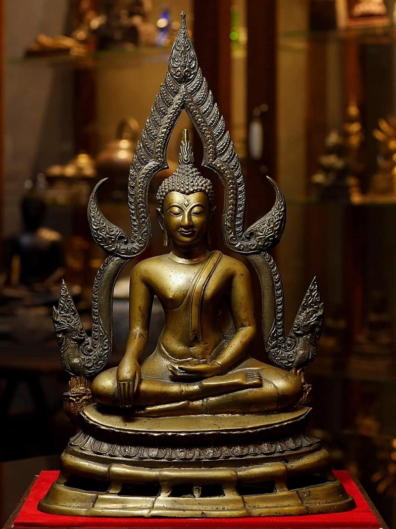 Beautiful 20C Phra Phutthachinnarat Thai Buddha # 066_2