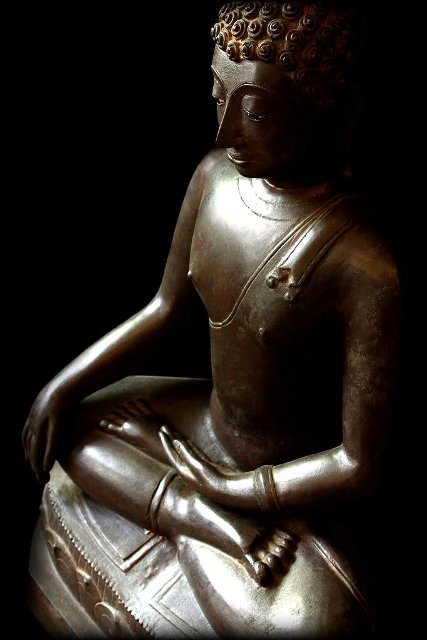 Extremely Rare 18C Bronze Chiangsang Buddha # B02-23