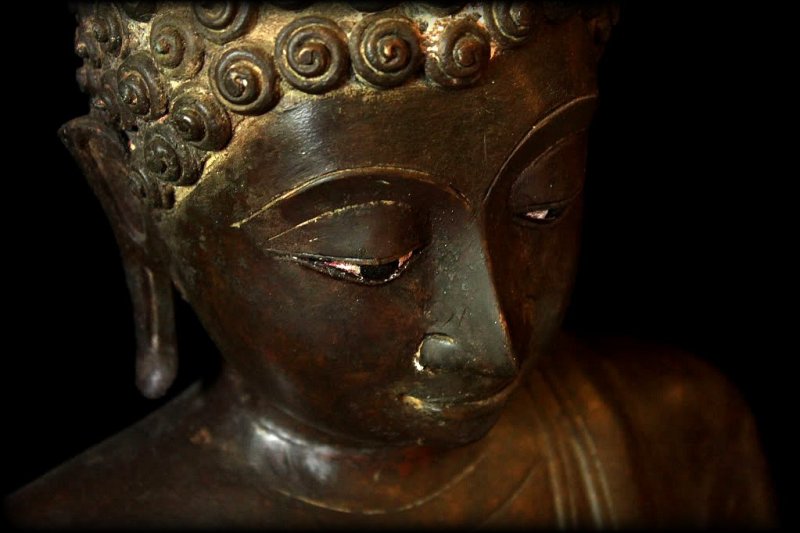 Extremely Rare 18C Bronze Chiangsang Buddha # B02-23